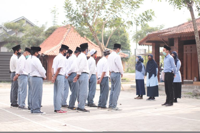 Pelepasan PKL Kelas XII Putra Multimedia